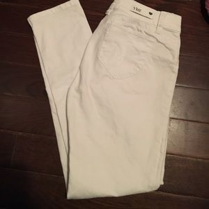 White skinny jeans