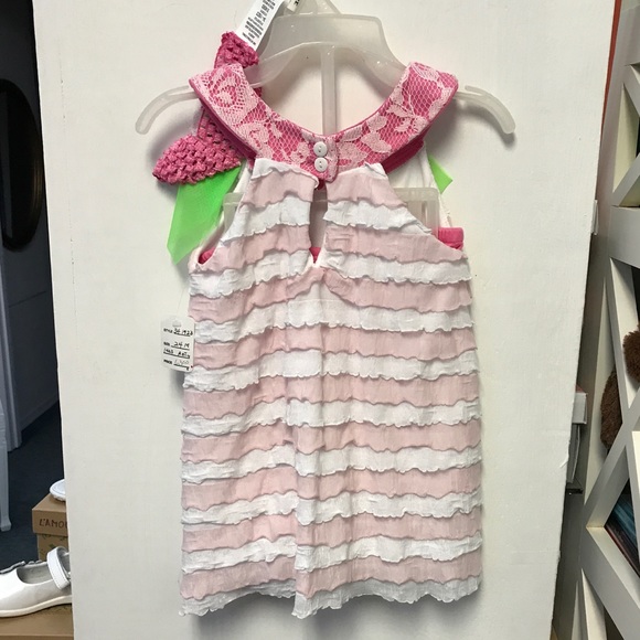 Two piece outfit with pink shorts and a a headband - Picture 2 of 4