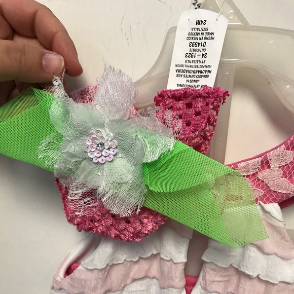 Two piece outfit with pink shorts and a a headband - Picture 3 of 4