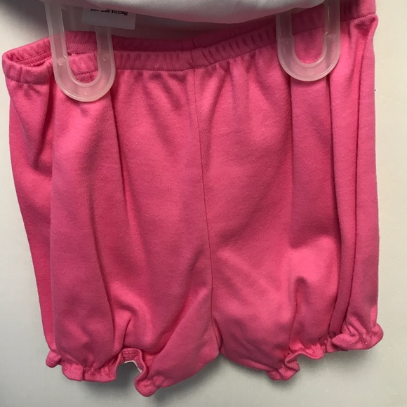 Two piece outfit with pink shorts and a a headband - Picture 4 of 4