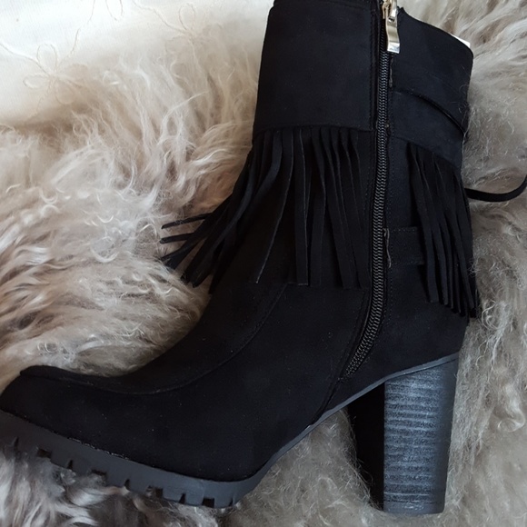 NWT Boho fringe & buckle black faux suede bootie - Picture 4 of 8