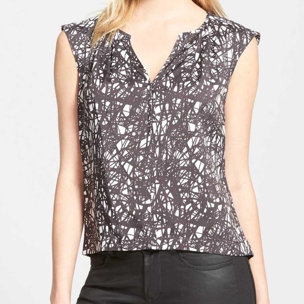 Trouve geometric top size L