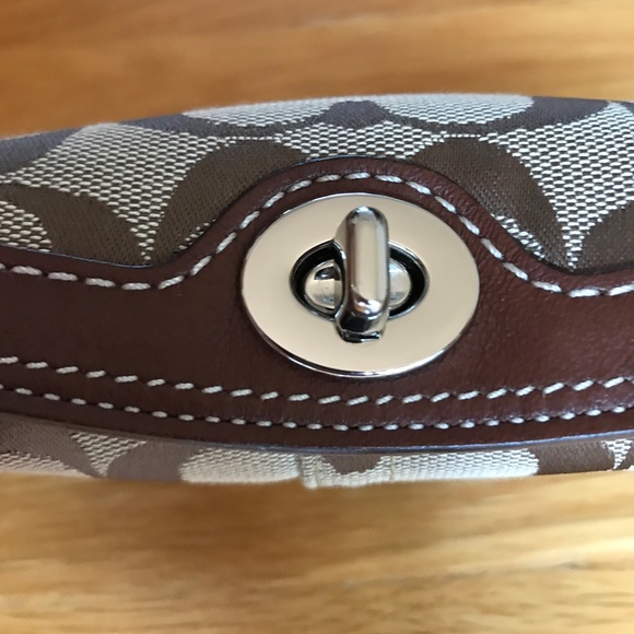 New Coach Signature Wristlet - Picture 5 of 5