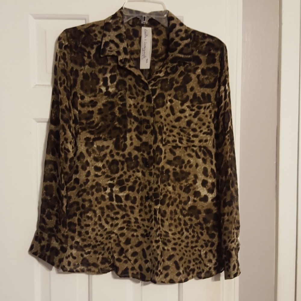 Laila & Savannah animal print blouse