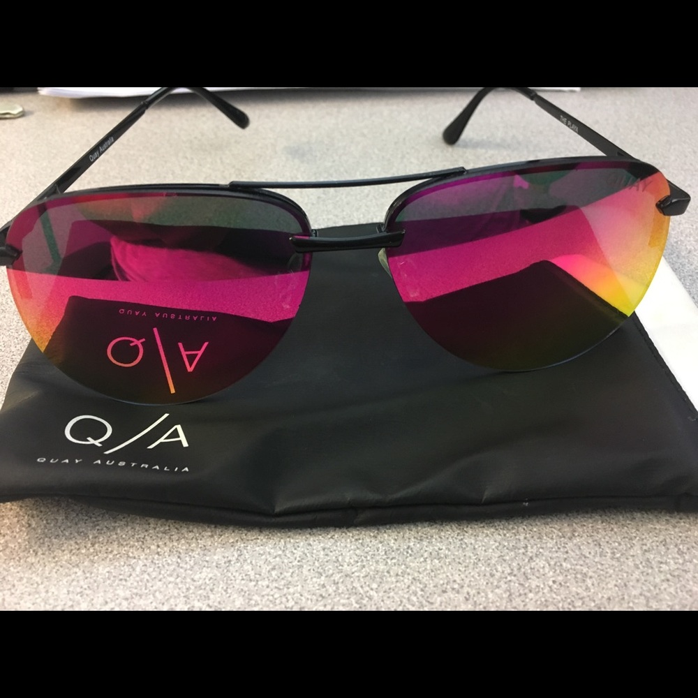 Used Quay Playa pink/black