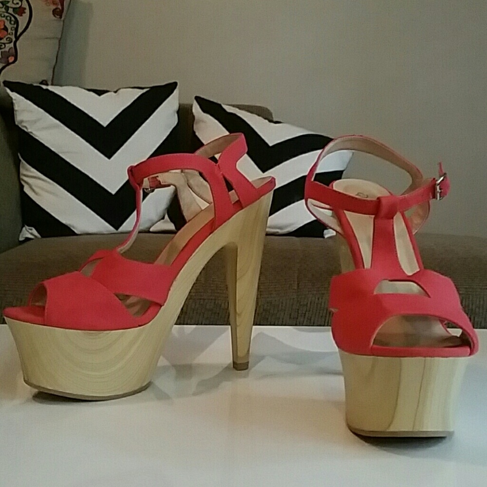 Qupid Platform High Heel Sandals Size 9