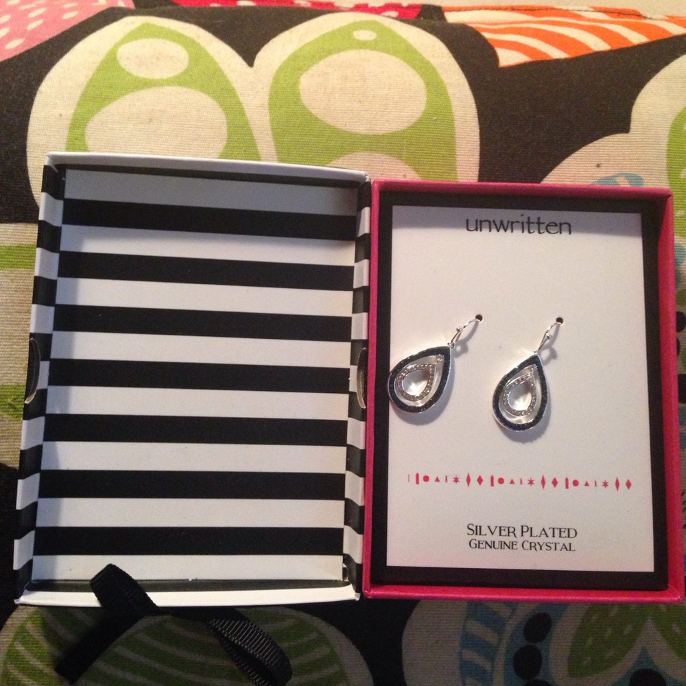 New Unwritten Genuine Crystal Earrings C225