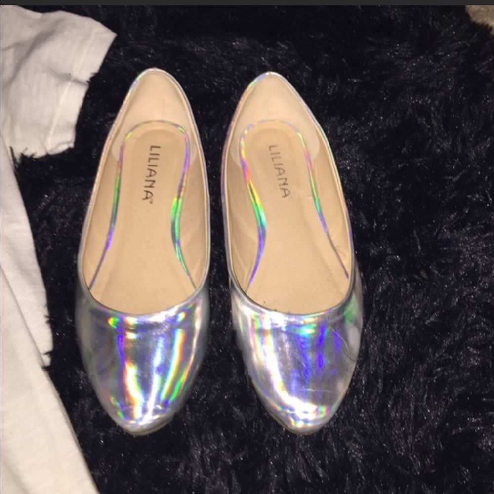Liliana Holographic Flats
