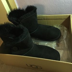 Black Bailey button Ugg