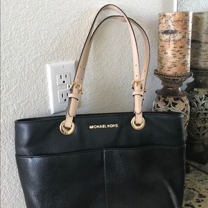 Authentic Michael Kors Bedford Pocket Tote purse