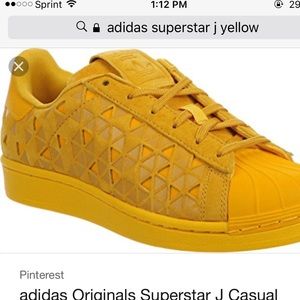Adidas Superstar J in yellow