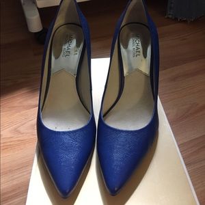 Electric blue MK pumps