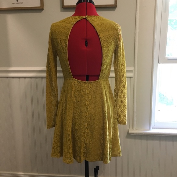 NWOT Lace cutout-back dress - Picture 2 of 4