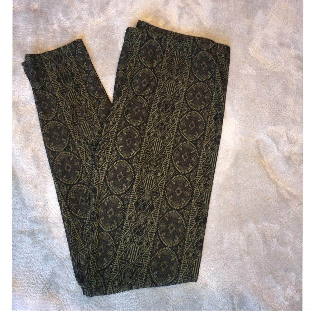 Olive Green & Black Printed Leggings
