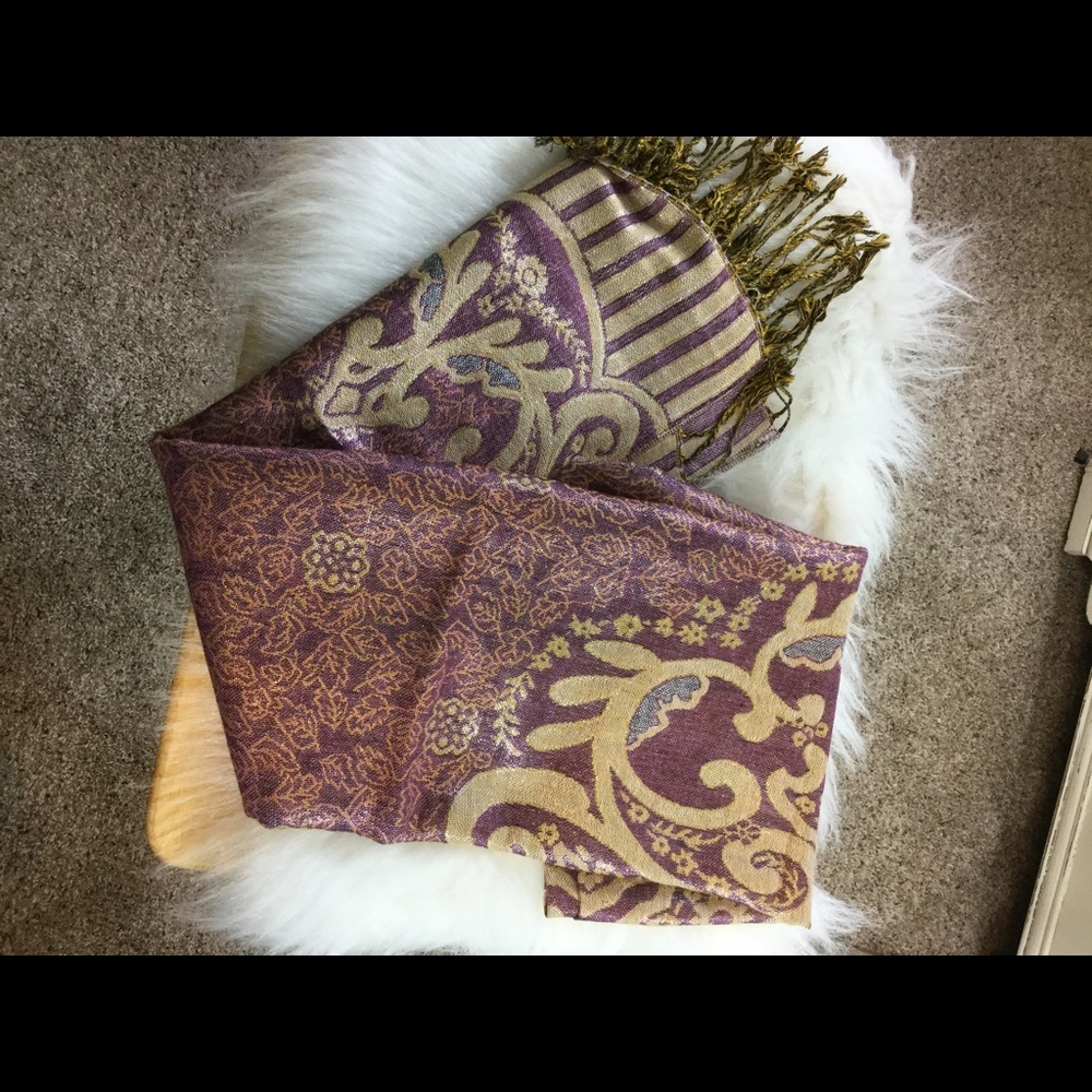 Brand New Oversized Scarf/Wrap - Picture 2 of 4