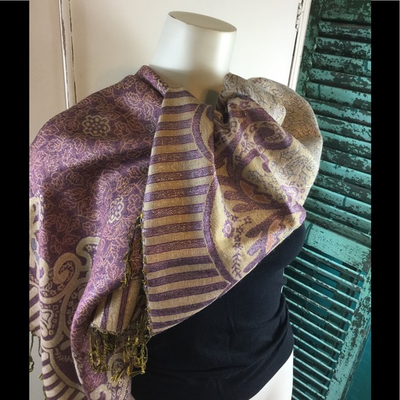 Brand New Oversized Scarf/Wrap - Picture 4 of 4