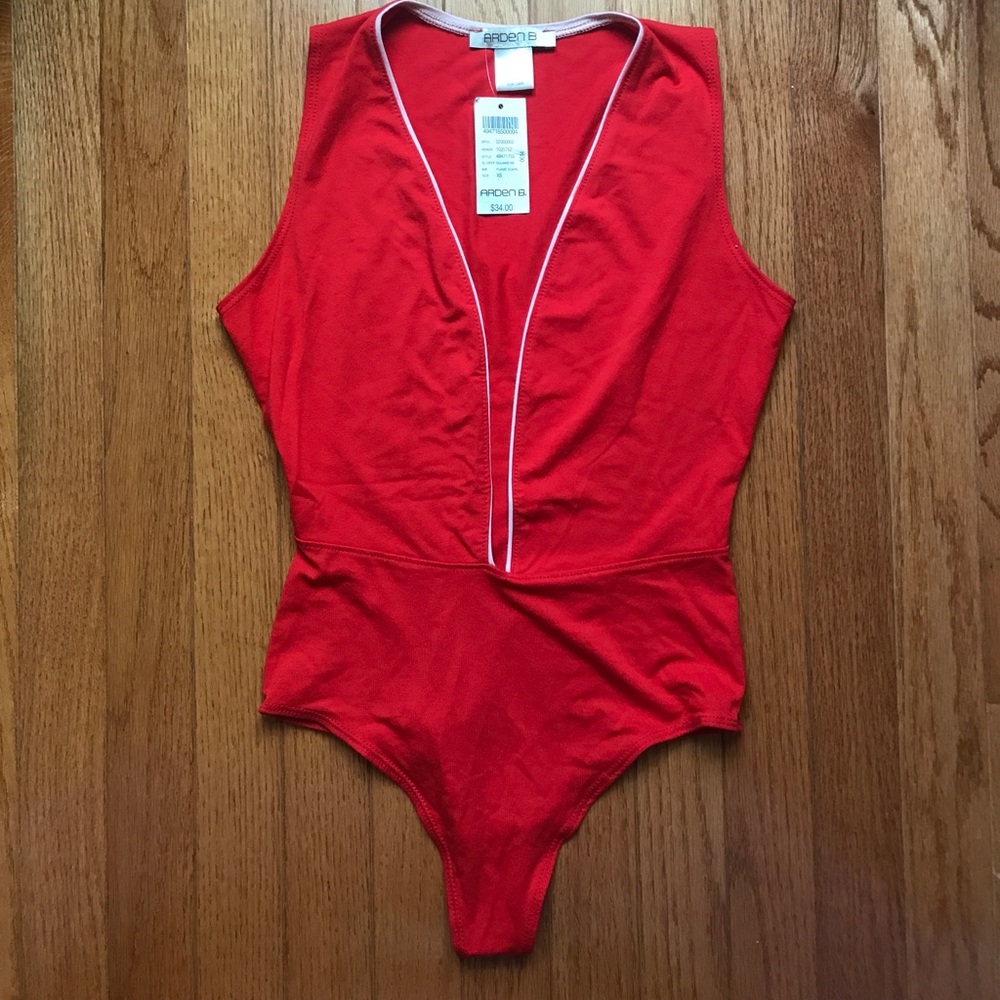Plunging v-cut bodysuit 💲offers welcomed!