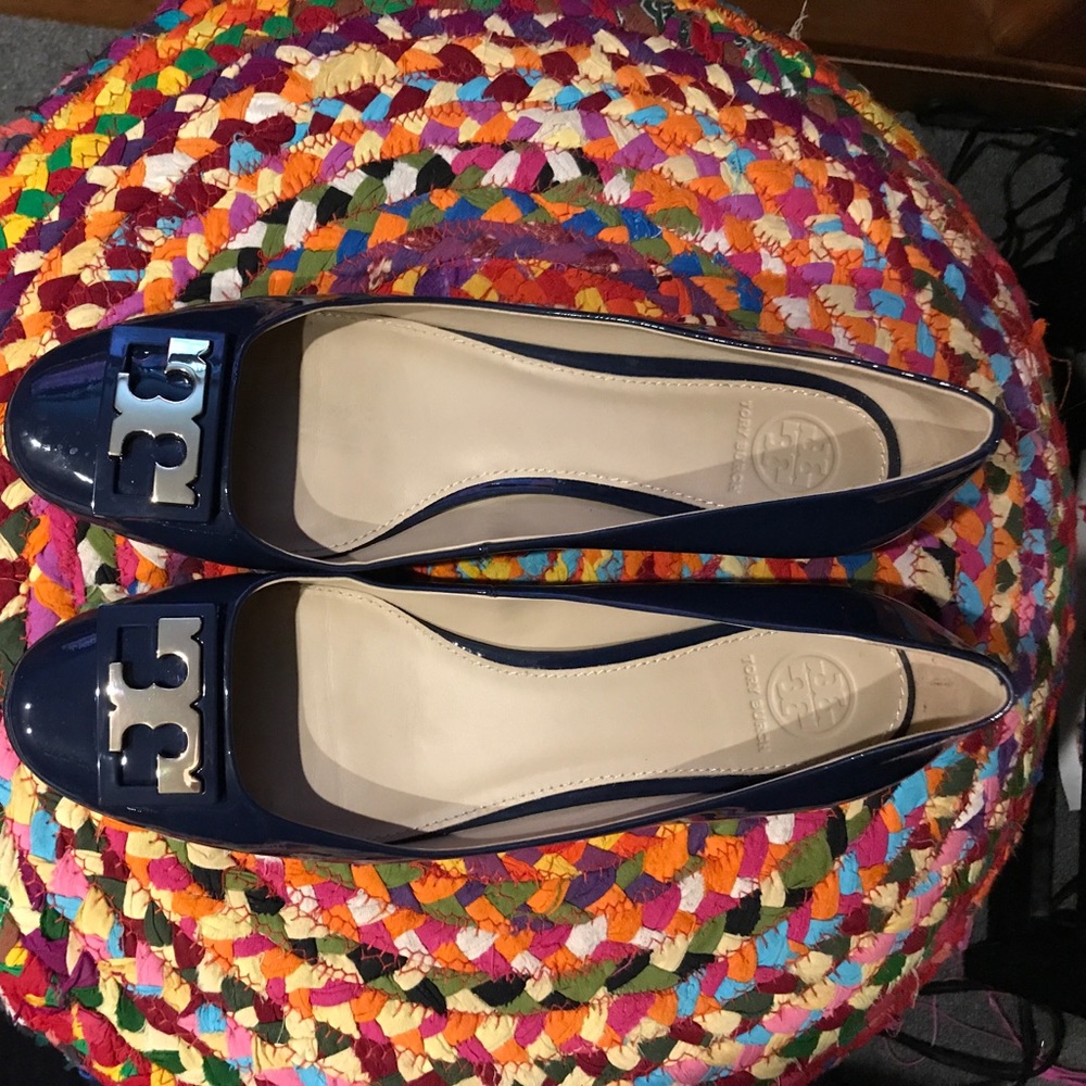 Tory Burch Gigi in navy sea size 9. Worn once.
