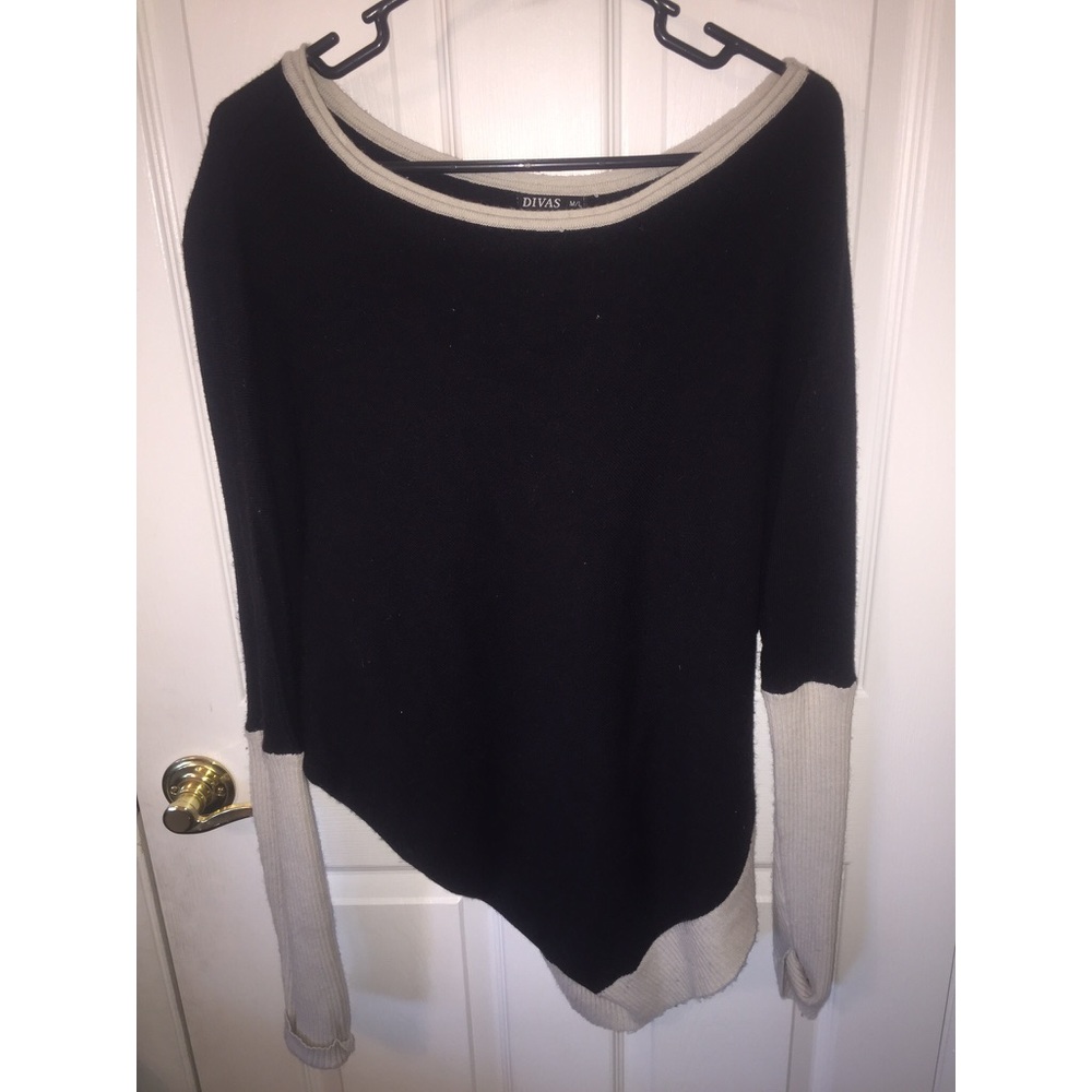• One Shoulder Sweater •
