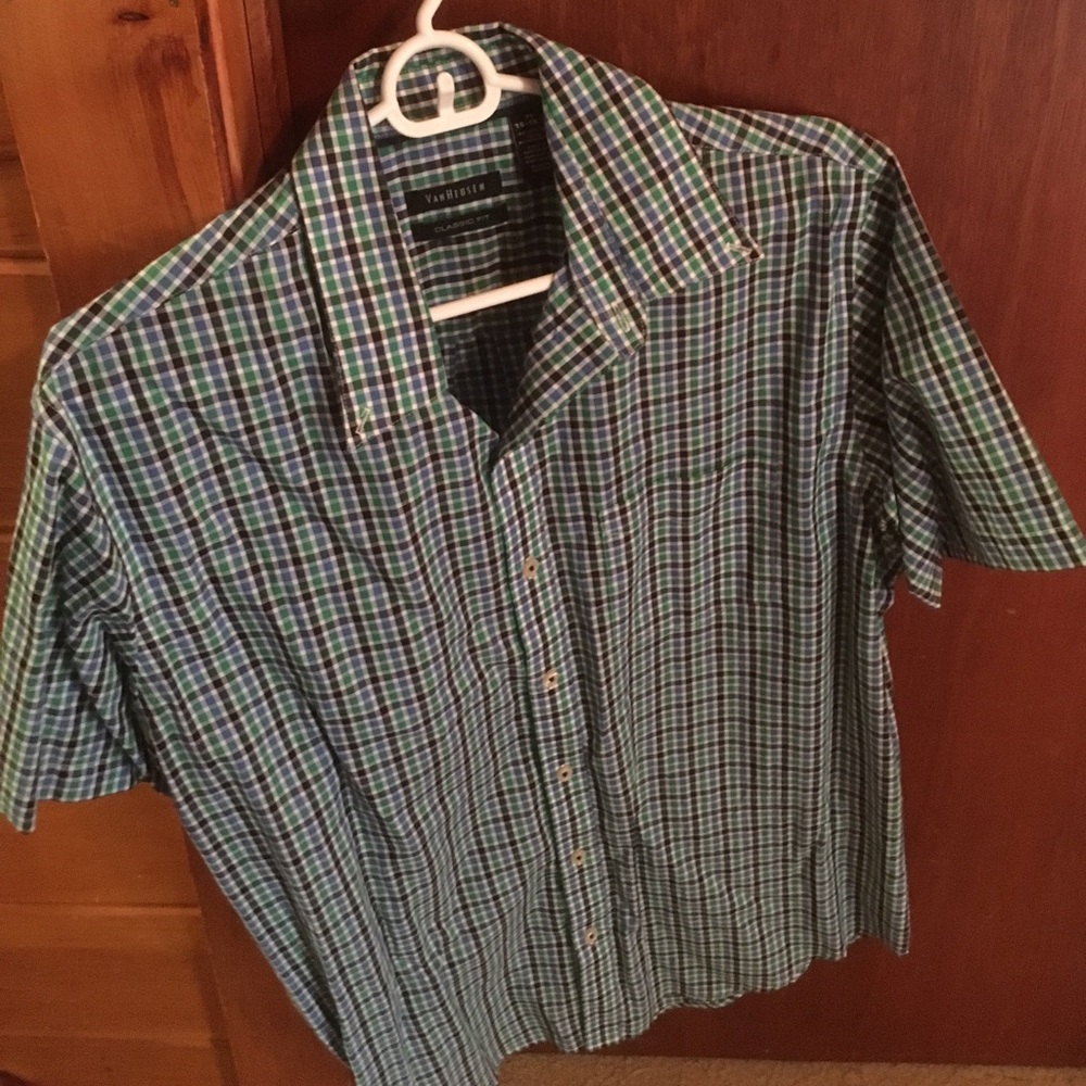 Van Heusen short sleeved collared shirt