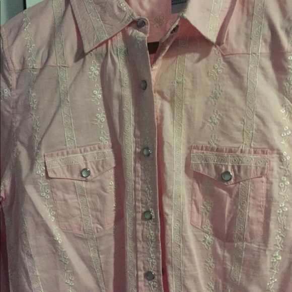 Western-style button down shirt with snaps. - Picture 3 of 3