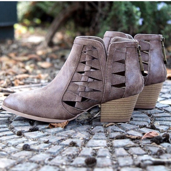 BIG DISCOUNT AVAILABLE 👀SEE 1st LISTING IN CLOSET - Picture 2 of 8