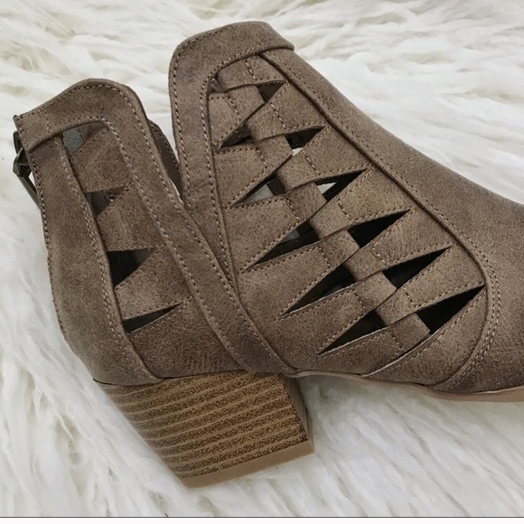 BIG DISCOUNT AVAILABLE 👀SEE 1st LISTING IN CLOSET - Picture 4 of 8