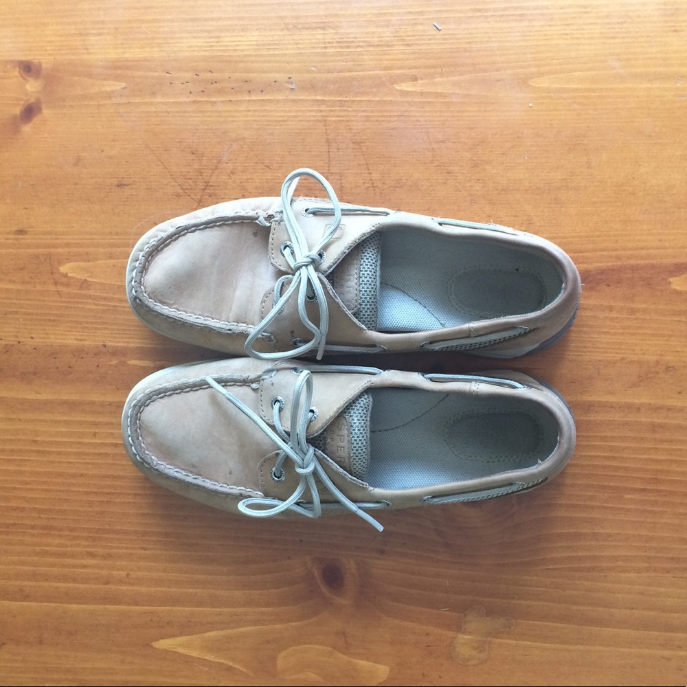 Tan sperries!!