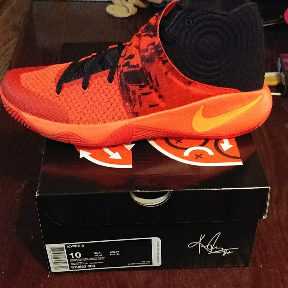 Kyrie 2 Mens Nikes