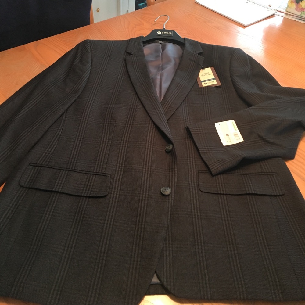 Single breasted sport coat.