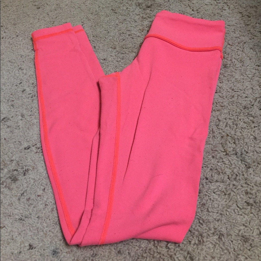 LuLuLemon peach colored skinny leggings.