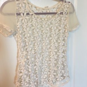 🔮 5 for $25/ 6 for $29 White cream crochet tee