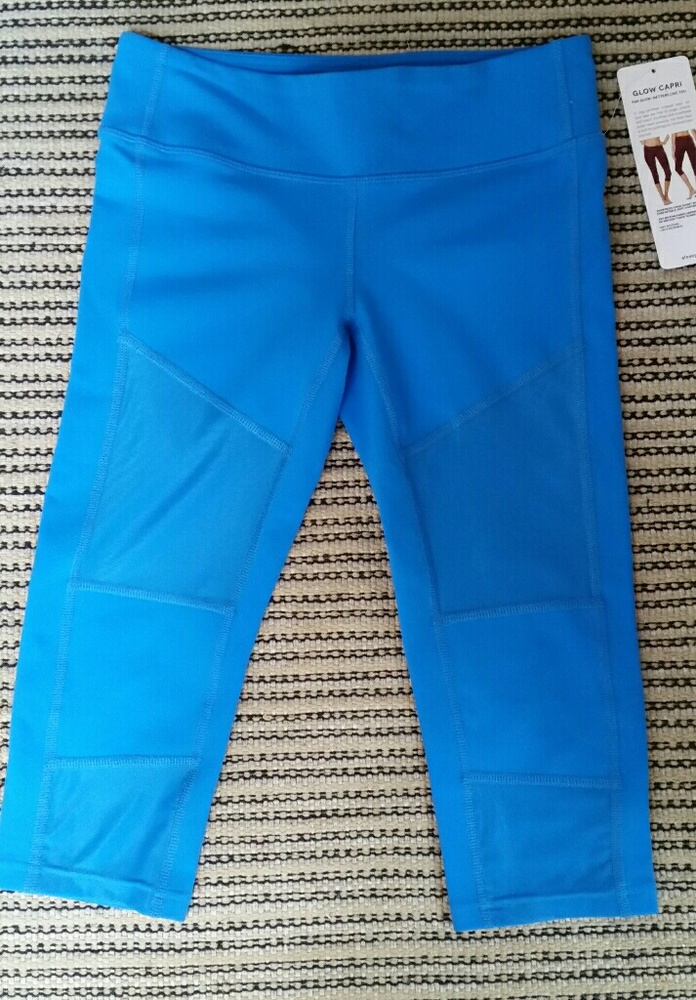 FINAL WEEK ALO Yoga Glow Capri sz Sm