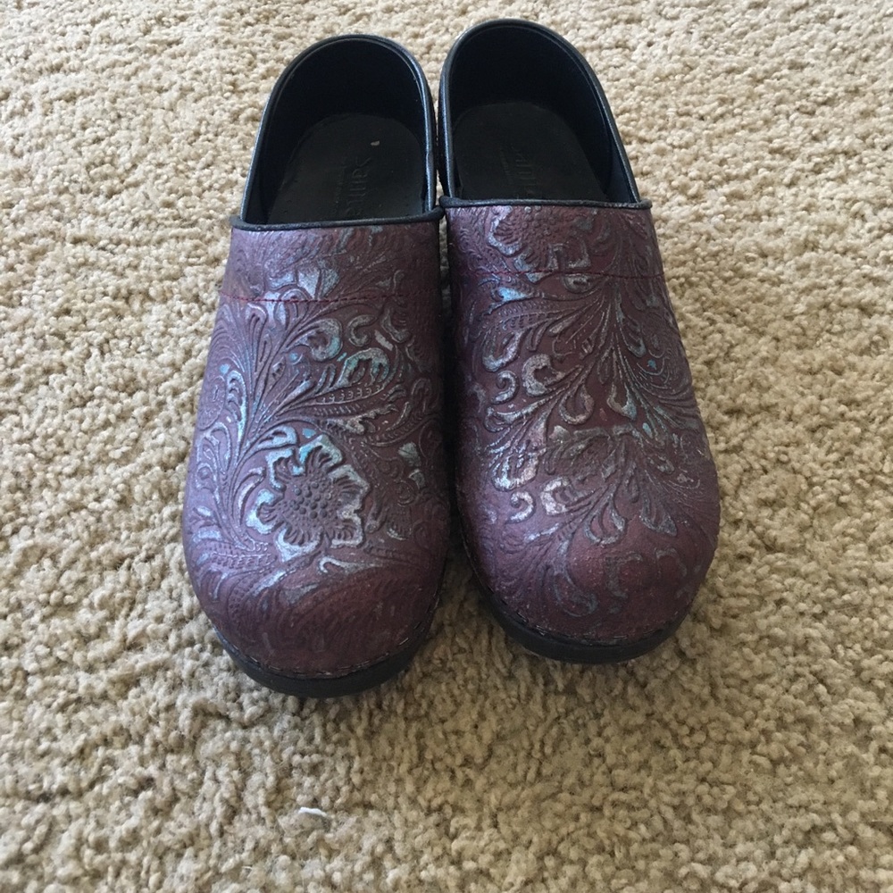 Sanita size 39 clogs