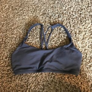 Lululemon free to be bra size six in black