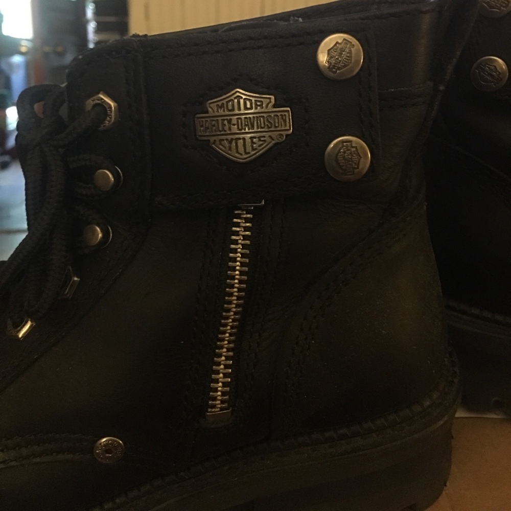 Harley boots that zip on the side. Worn few times