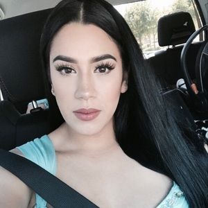 Meet your Posher, Beatriz