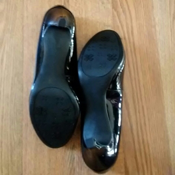 naturalizer red heels