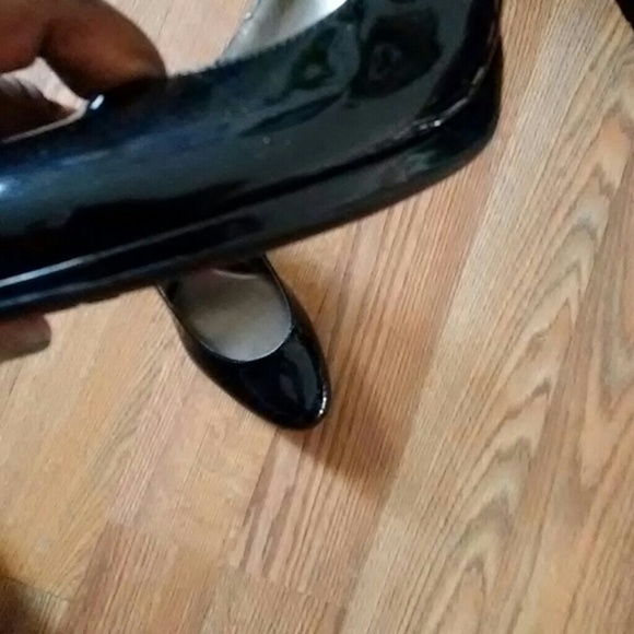 naturalizer white heels