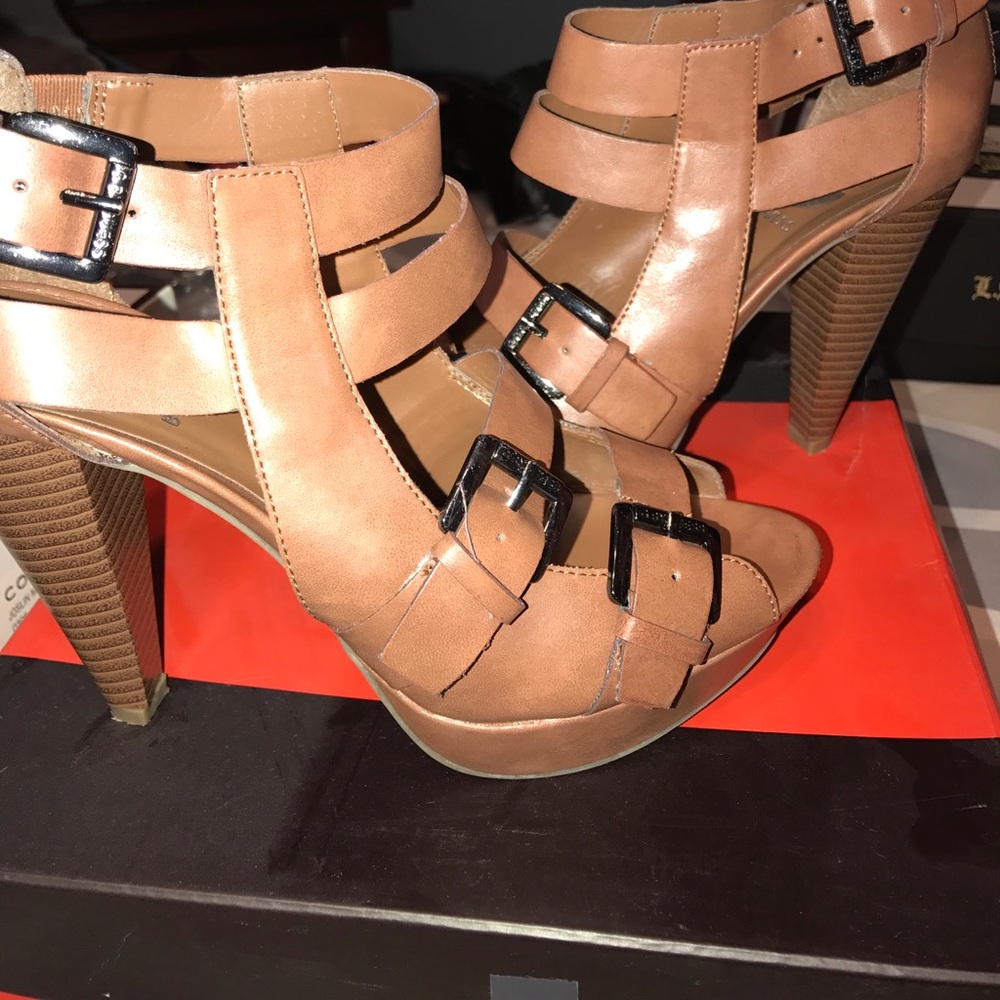 Guess heels 8 in good condition