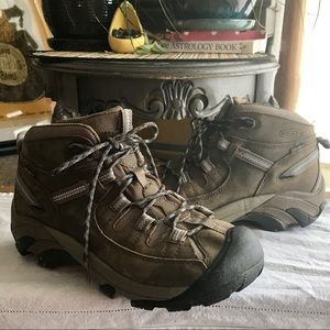 KEEN Targhee II Waterproof Mid Hiking Boots