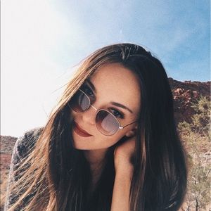 Meet your Posher, Taylor