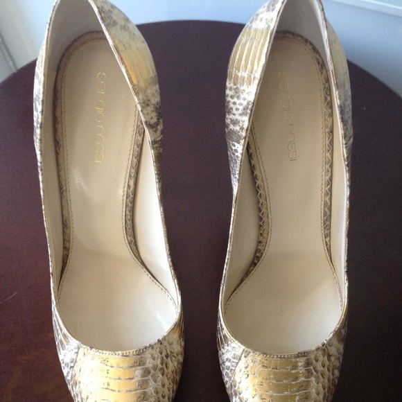 Snake skin gold metallic platforms. - Picture 5 of 7