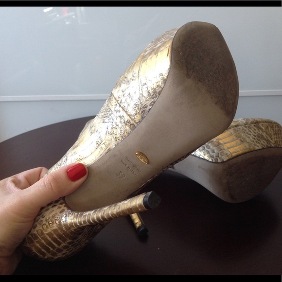 Snake skin gold metallic platforms. - Picture 7 of 7