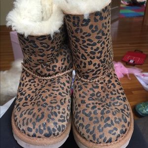 Ugg Bailey Bow Tie Toddler Size 9 Leopard boots