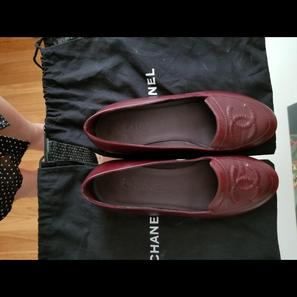 Mint condition burgundy Chanel flats 35.5