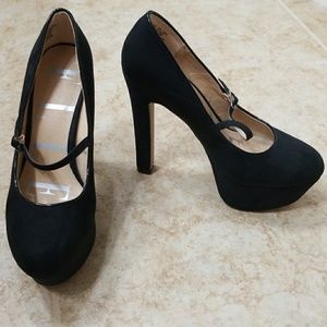 *SEXY* Elle black suede heels
