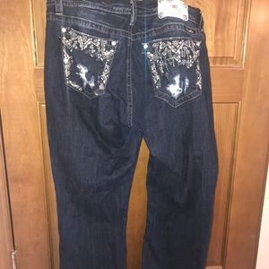 MISS ME Capris. Size 36. Curvy Crop. Mid-Rise