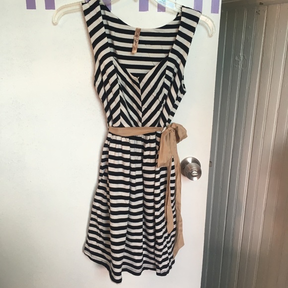 🎉HP! PAULN KC Sleeveless Dress - Picture 3 of 8