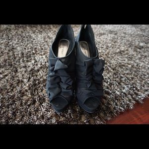 Nine West black ruffle heels